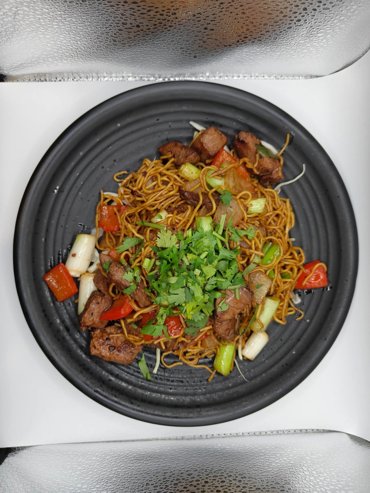 V9 Bò Lúc Lắc Xào Mì - Shaken Beef with Egg Noodles
